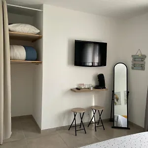 Couette-café Avec Salle De Bain Privee Dans Avec Garage, Manosque